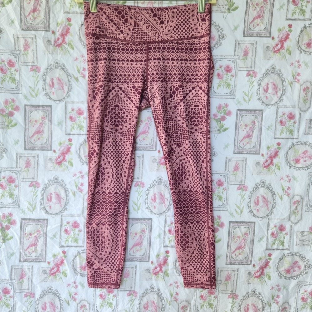 Fabletics Mid-Rise Printed Pureluxe Capri Leggings Veranda Pattern Pink Wine S
